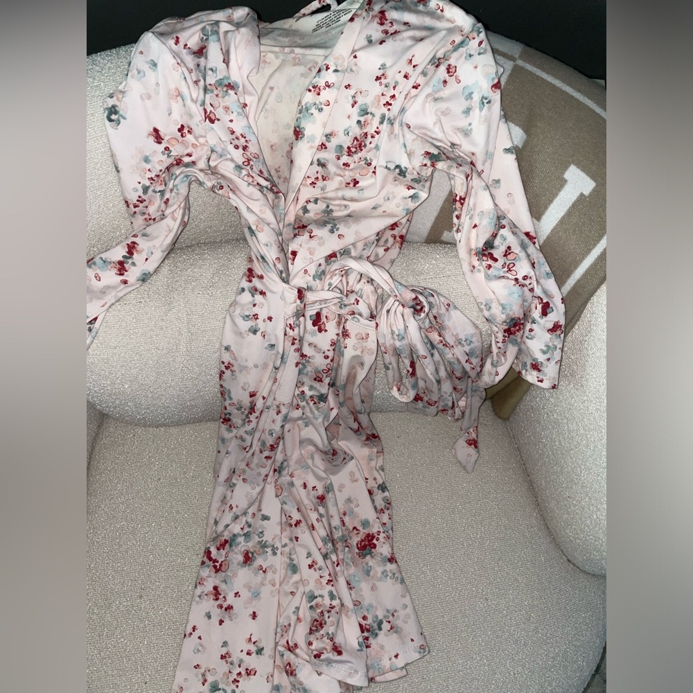 Blush Pink Floral Robe - Picture 8 of 9